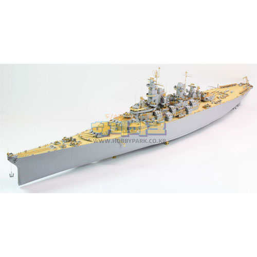 1/200 USS BB-63 Missouri 1945 Detail Up Set (Teak tone stained wooden deck)