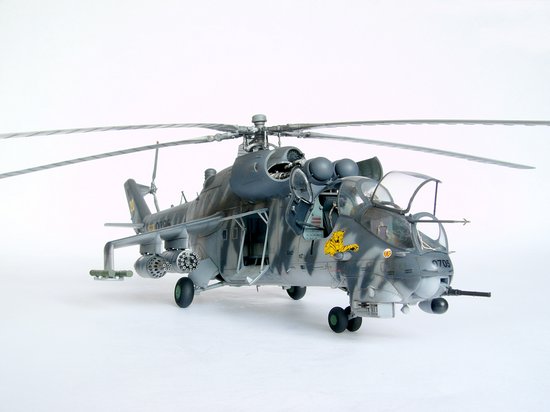 1/35 Mi-24V HIND-E
